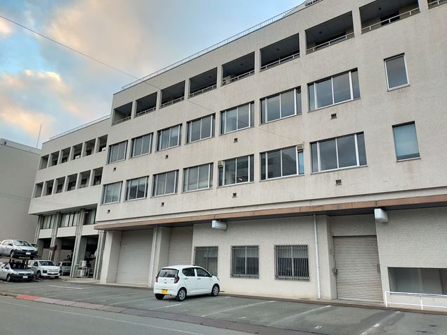 事務所や応接室等、様々な用途で使えるスペースがあります。