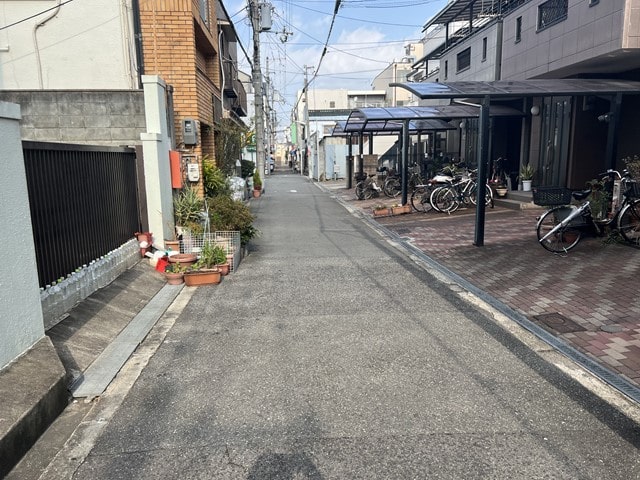 近隣にコインパーキングあります。