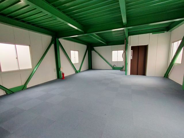 倉庫内です。