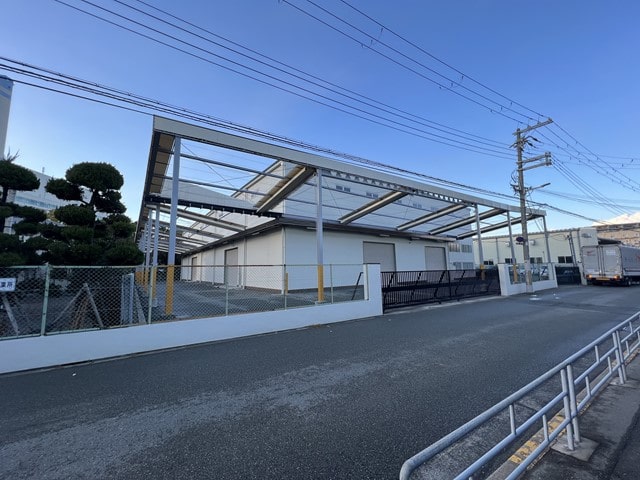 前面空地がL字になっています。