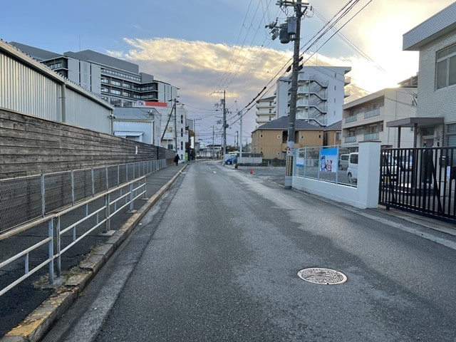 近隣にスーパーがあります。