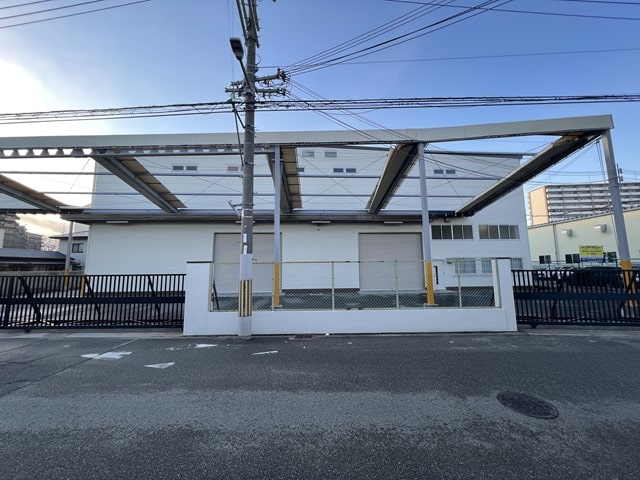 前面空地のテント開閉状態になります。