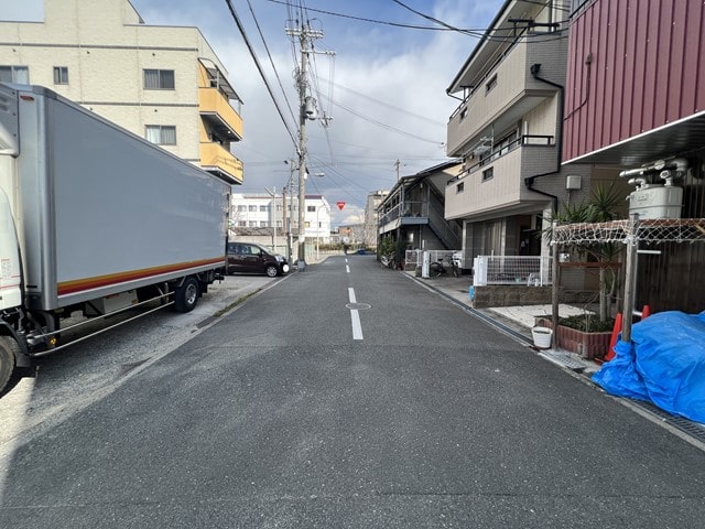奥は道幅が狭くなります。