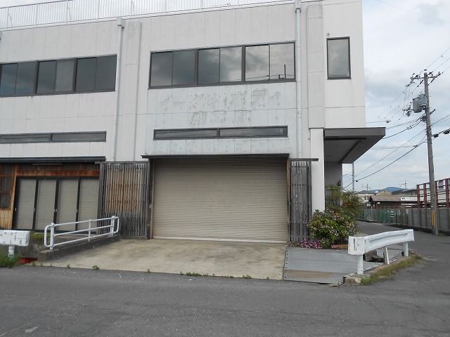 第一種住居地域です。倉庫部分への出入り口は別途造作することとなります。