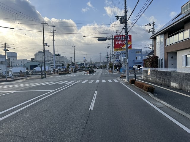 近隣にドラックストアがあります。