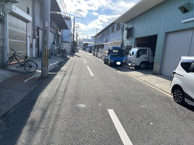前面道路に大型車両規制はありません。