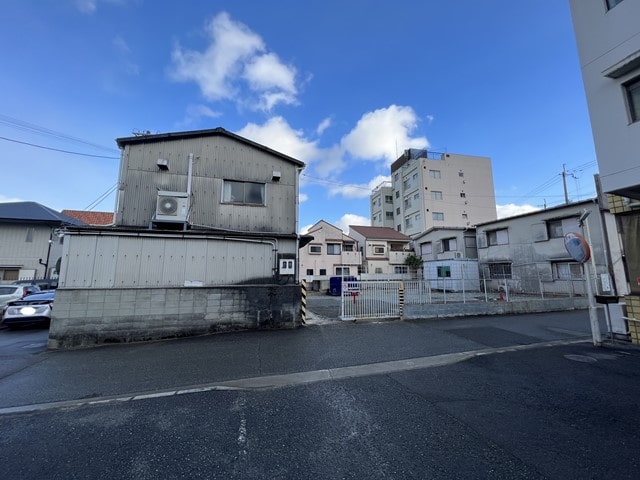 空地部分は砂利にあります。