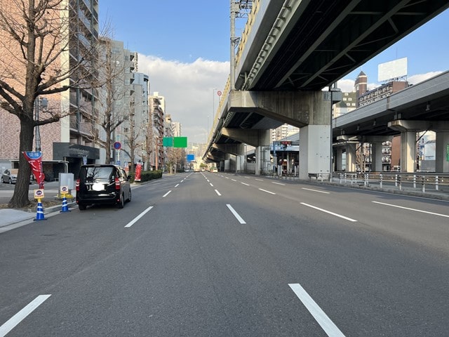 幹線道路沿いの物件です。