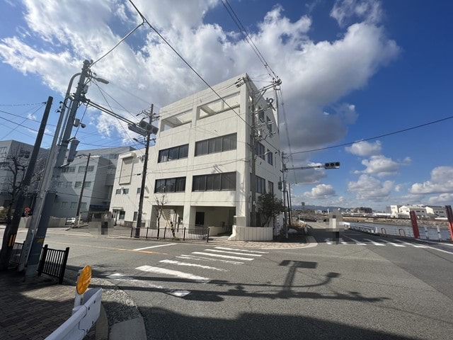 角地の物件です。