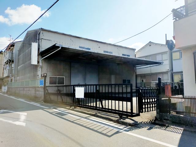 倉庫内にリフト付いてます。