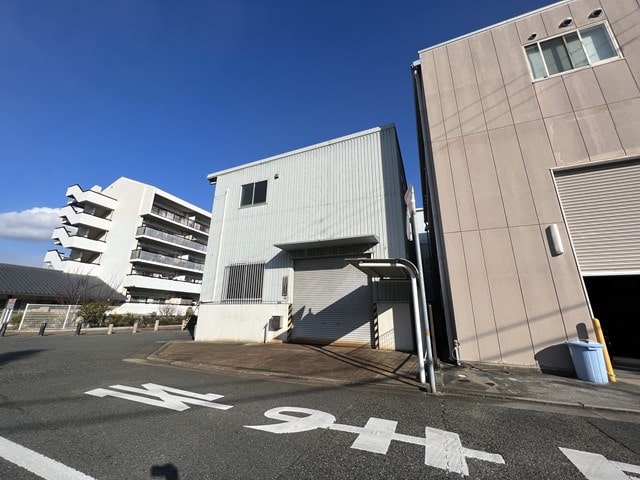 乗用車1台分の駐車スペースあります。