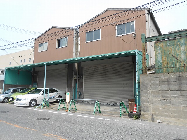 前面空地に駐車可能です。