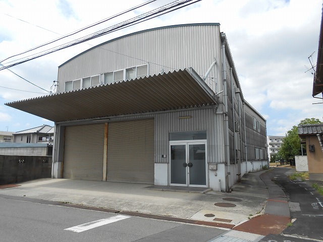 2階建ての倉庫です。