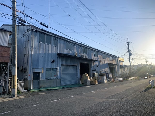 連棟倉庫・事務所になります。
