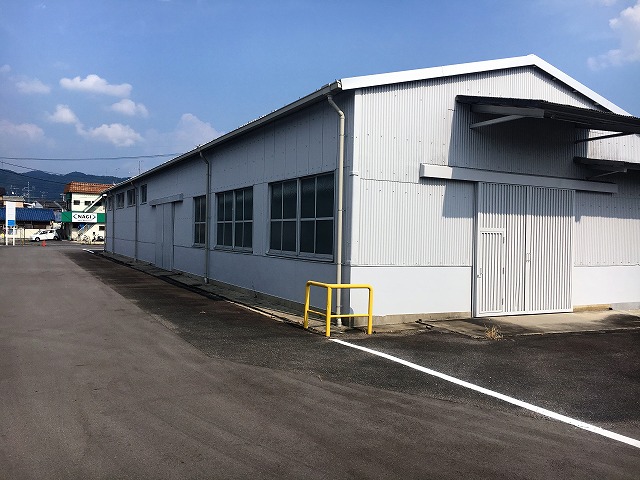 希少な平屋倉庫です。