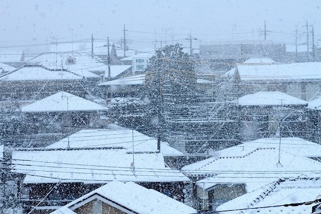 台風や大雨だけじゃない！降雪がもたらす工場などの建物への影響とは