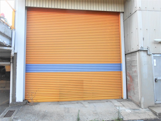 2階建ての倉庫兼事務所です。