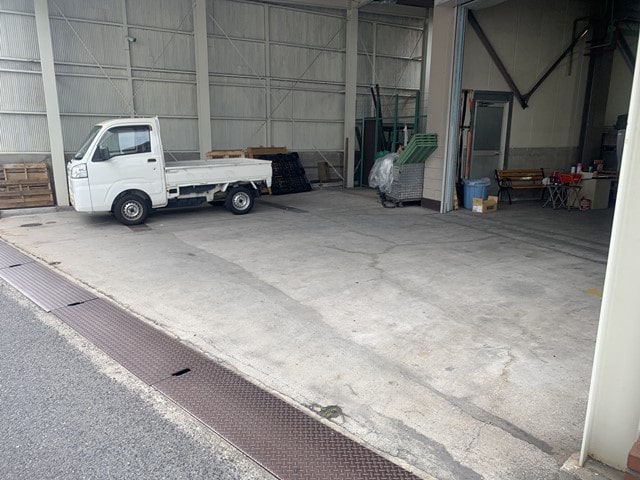 乗用車3台～5台駐車可能です。