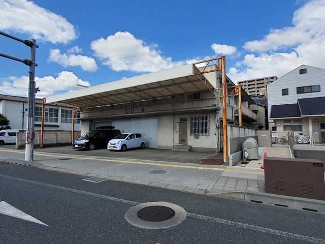 大通り沿いの物件です。