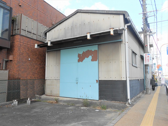 コンビニ近いです。