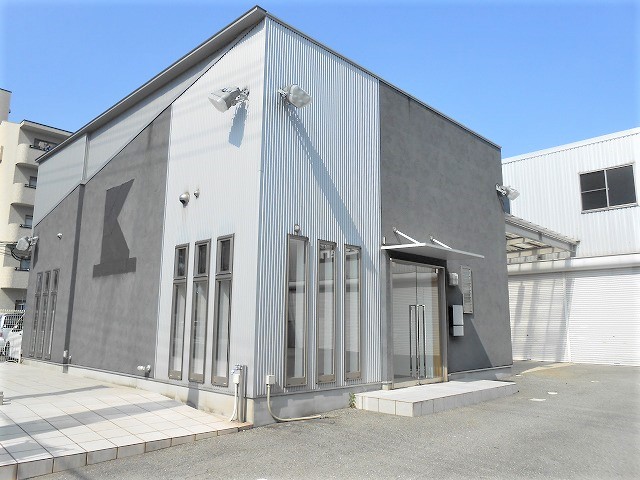 事務所棟あります。
