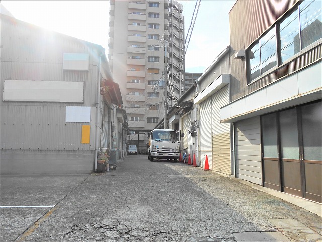 連棟倉庫の一画となります。