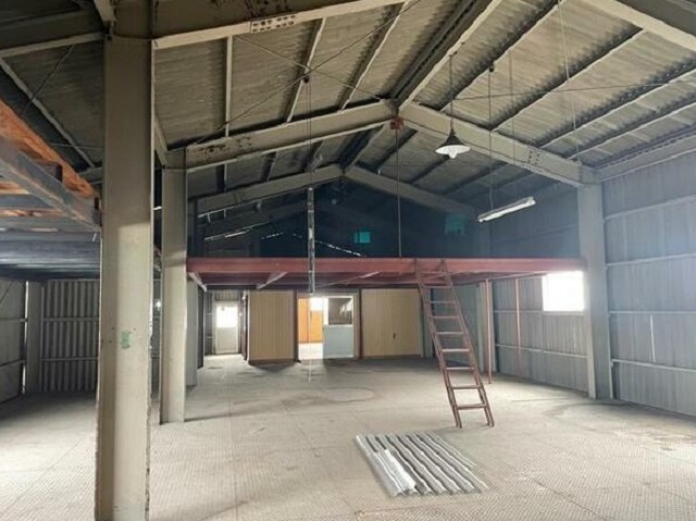 2階部分は増築未登記になります。