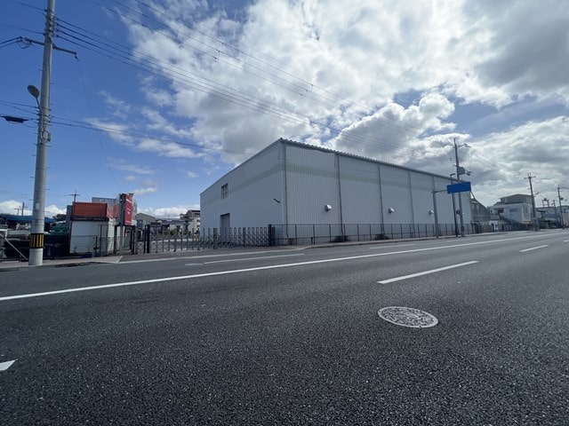 道路からの出入口は2箇所あります。