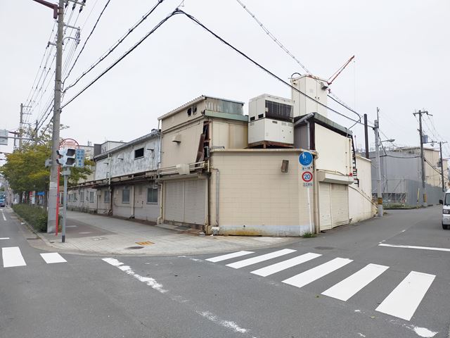 角地の物件です。