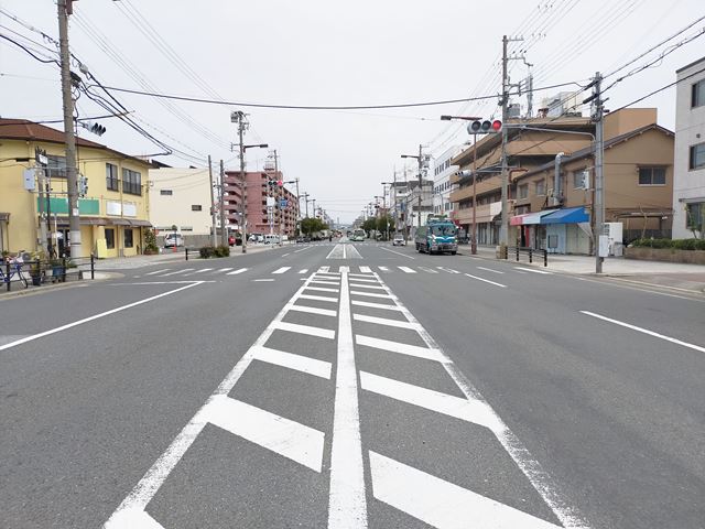 徒歩１分でバス停着きます。