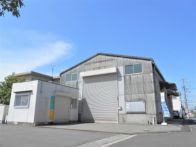 事務所付倉庫です。