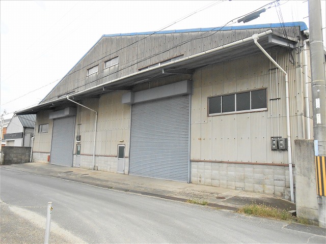 平家建の倉庫です。