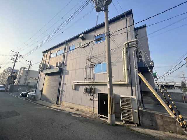 物件横にシャッターがあります。