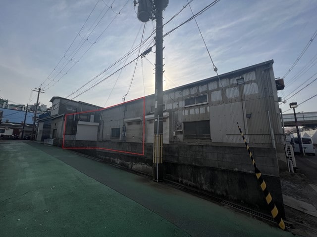 物件は奥側になります。