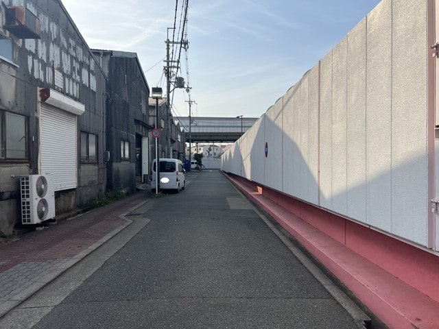 一方通行道路になります。
