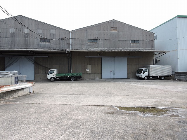 大型トラック可能です。