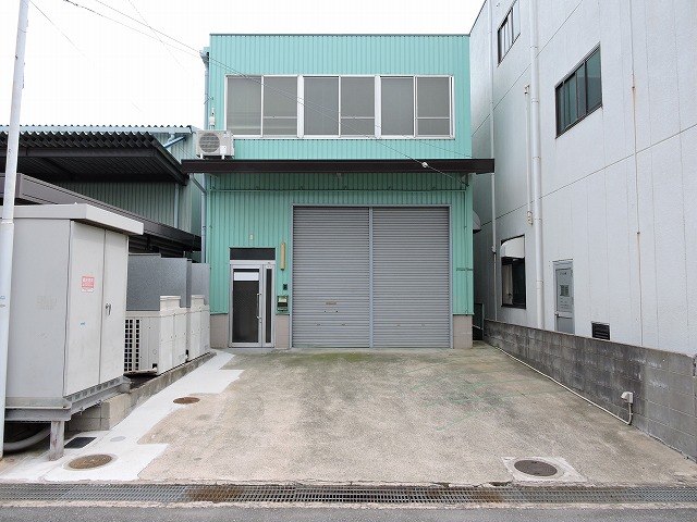 2階に一部事務所有ります。