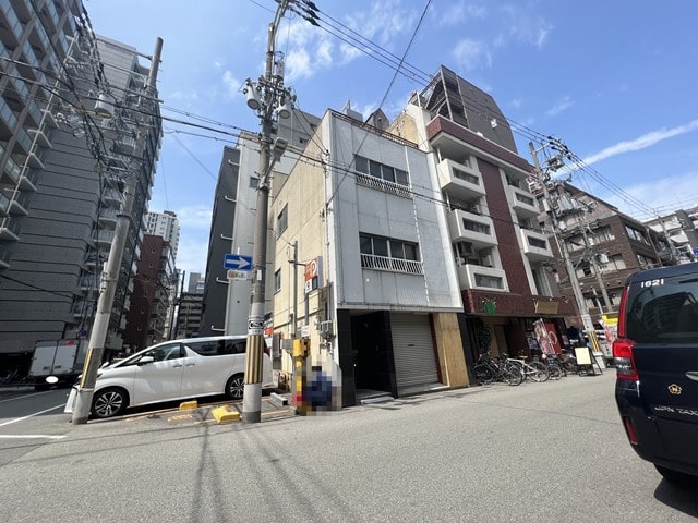 近隣に飲食店があります。