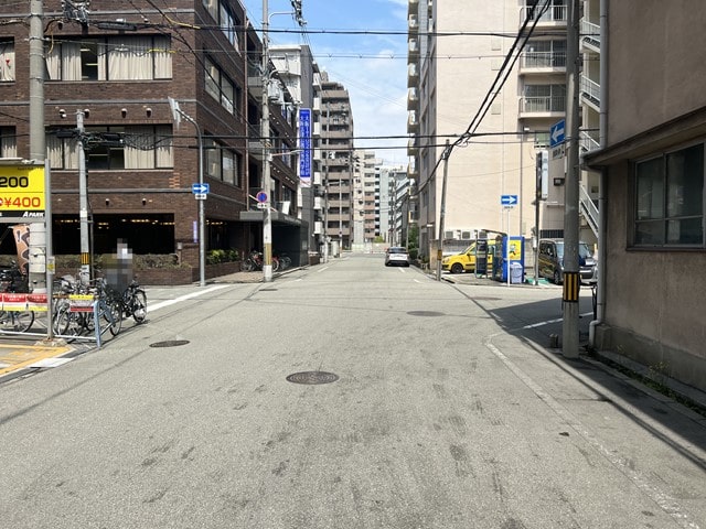 近くにコインパーキングあります。