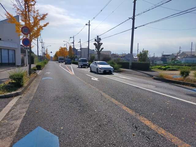 近くにコンビニがあります。