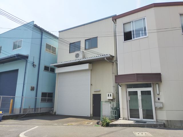 １階天井高が５ｍ以上あります。