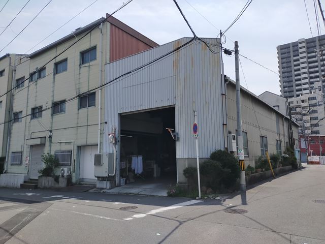 角地の物件です。