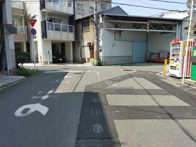 目の前にコインパーキングがあります。