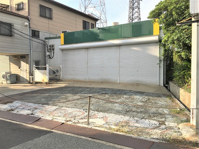 前面空地に駐車可能です。