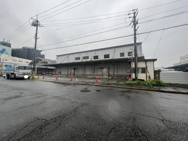 裏側からも搬入搬出可能です。