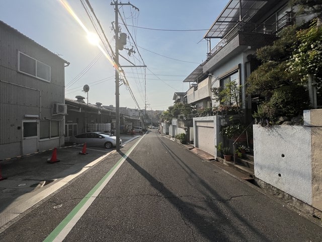2ｔ車の通行がギリギリです。