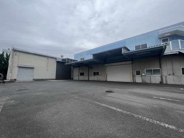 一部2階に荷物用上げようの吹き抜け部分あります。