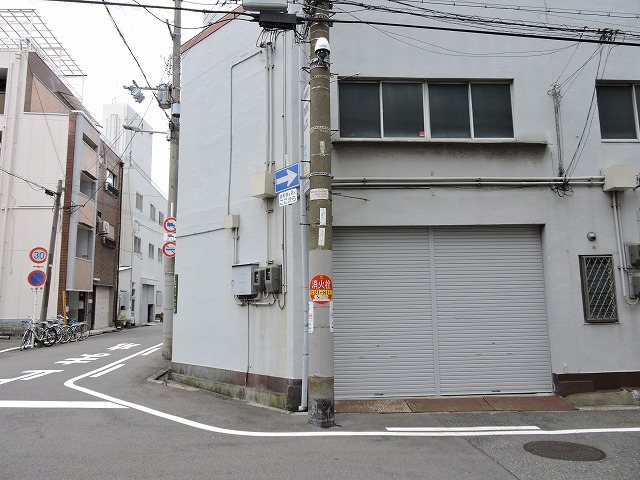 荷物用リフト付き