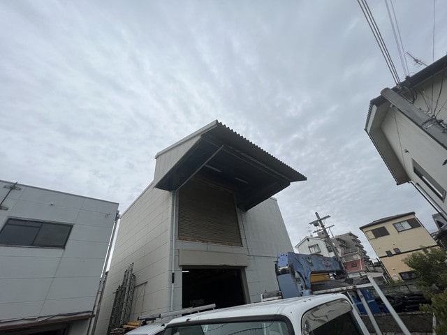 大きい庇があります。