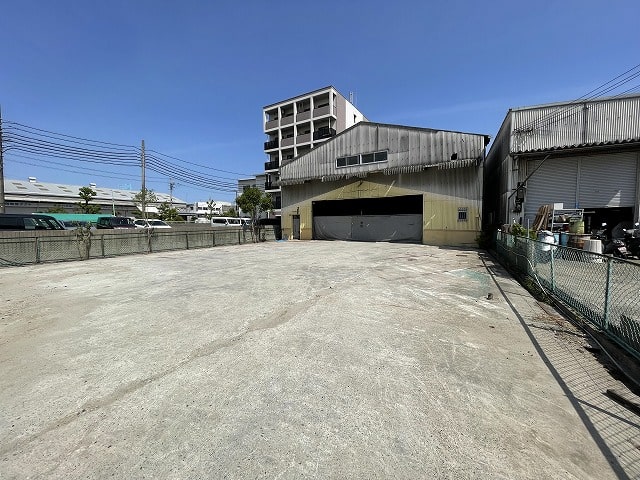 大型車の入出庫可能です。